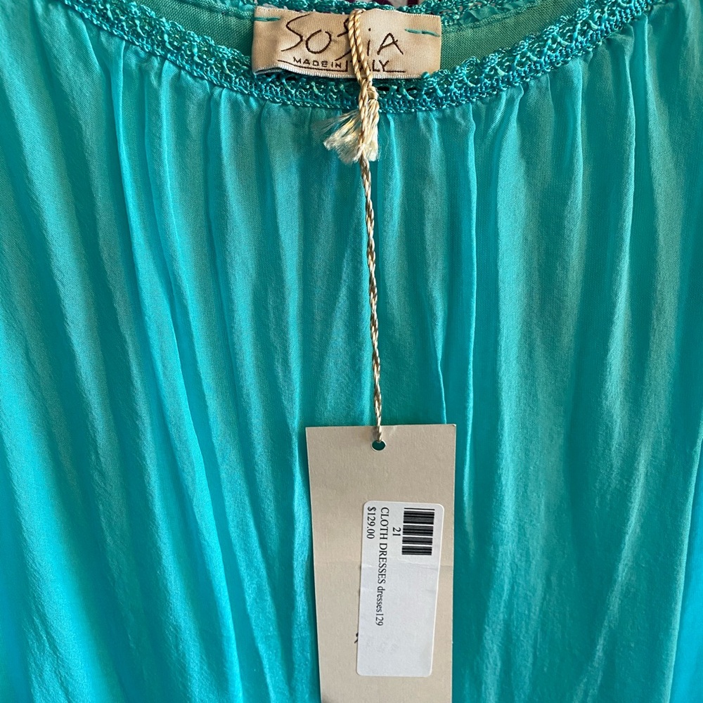 Dress - Picture 3 of 3